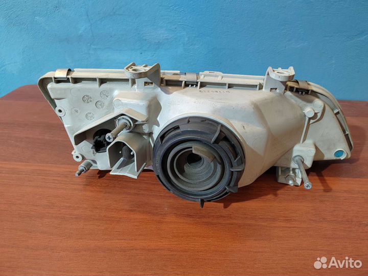 Фара левая Nissan primera