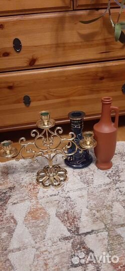 Подсвечник и коллекционные бутылки, декоративные