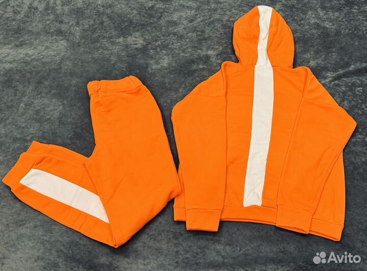 Коробка/пакет женских вещей (S)