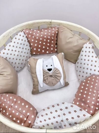 Бортики в детскую кроватку+одеяло+4 простыни новый