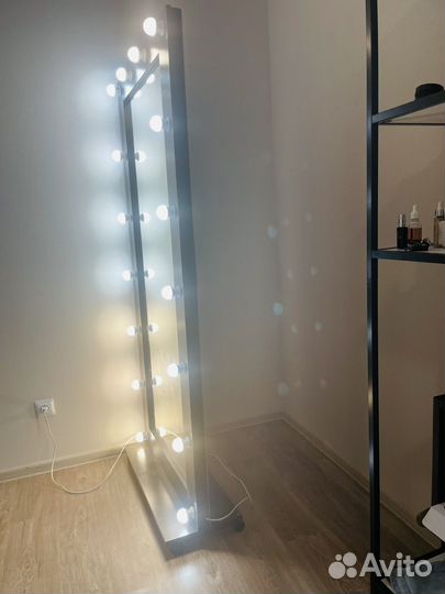Зеркало напольное с подсветкой