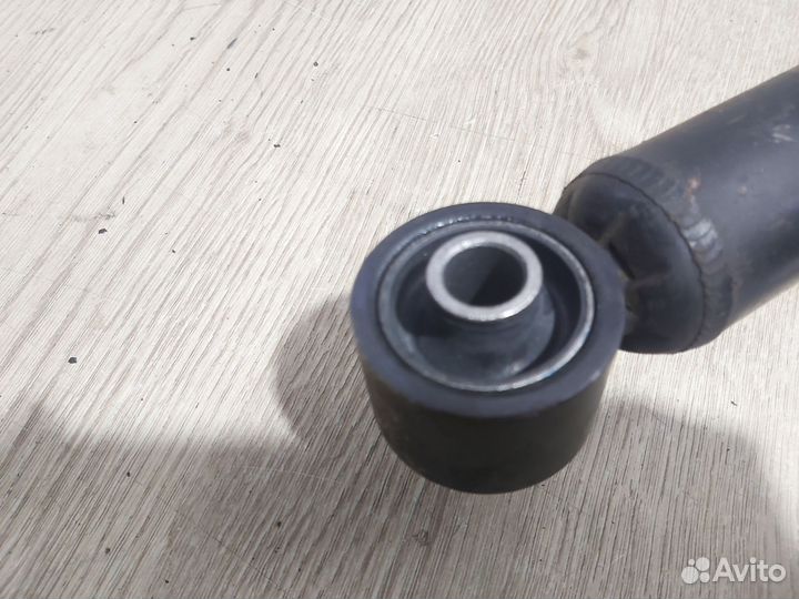 Стойки задние пара Toyota Chaser JZX90 GX90