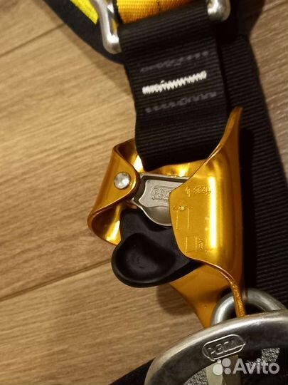 Страховочная привязь petzl