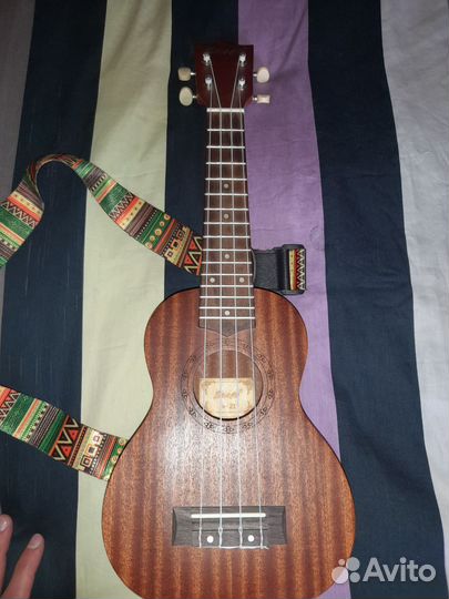 Укулеле сопрано с автографом Доры и чехлом