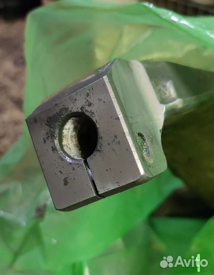 Кулаки поворотные передние на Range Rover Sport