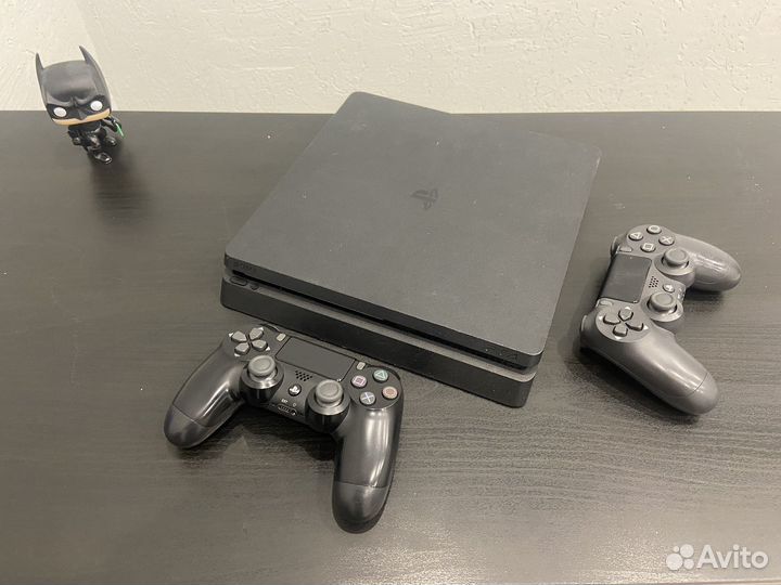 Sony Playstation 4 + два джойстика