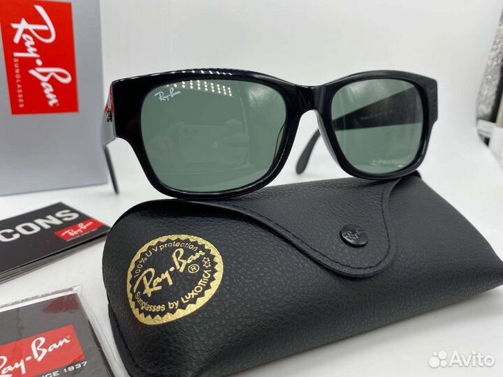 Солнцезащитные очки Ray Ban