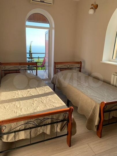 Комната 25 м² в 6-к., 1/3 эт.