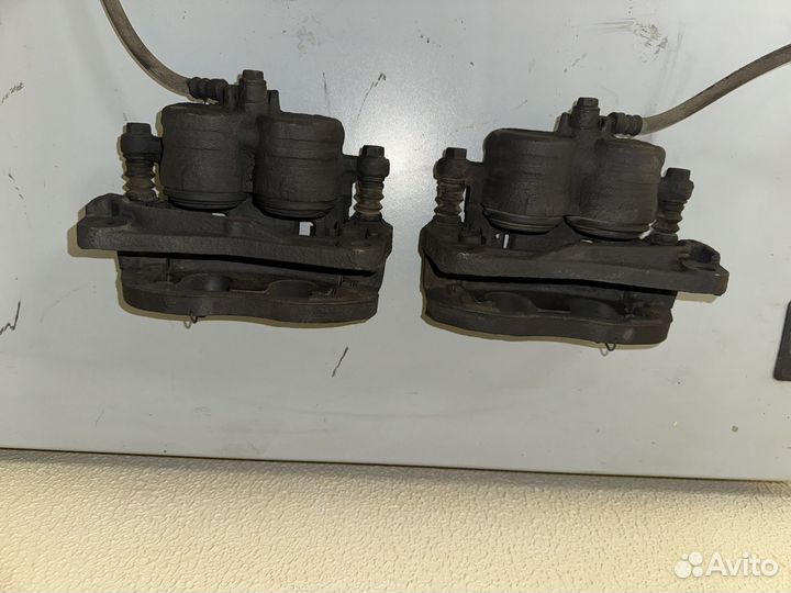 Передний тормозной суппорт subaru