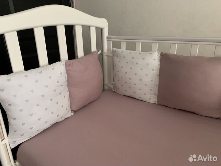 Бортики в детскую кроватку и комплект простыней