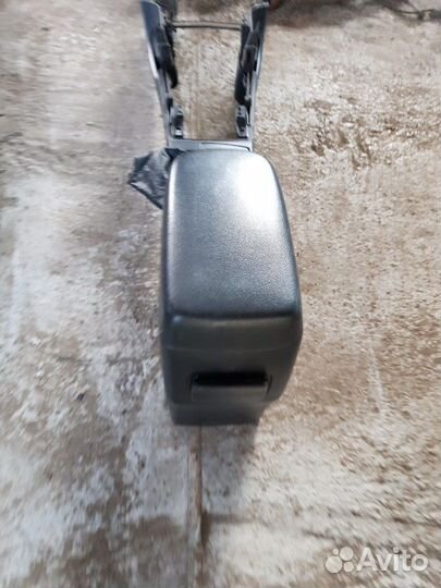 Подлокотник Toyota Corolla Е150