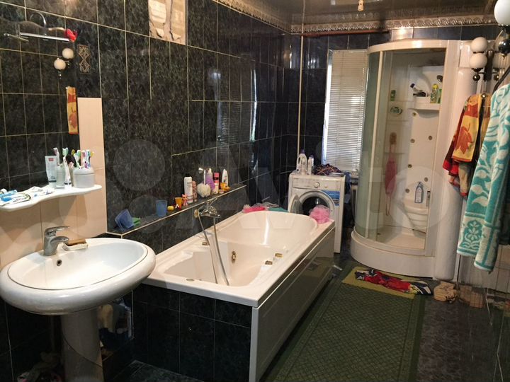 3-к. квартира, 131 м², 1/6 эт.