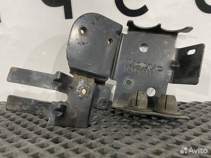 Кронштейн (крепление) Volvo FH4 82857758