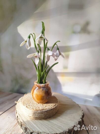 Цветы (подснежники) из холодного фарфора в ониксе