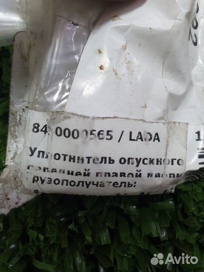 Уплотнитель стекла передний правый Лада Ларгус 1