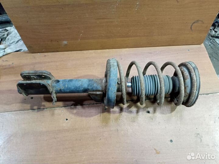 Амортизатор передний правый opel Omega A 1986-1994