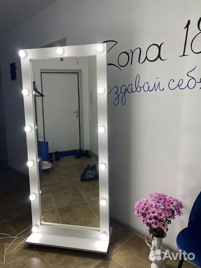 Зеркало с лампочками