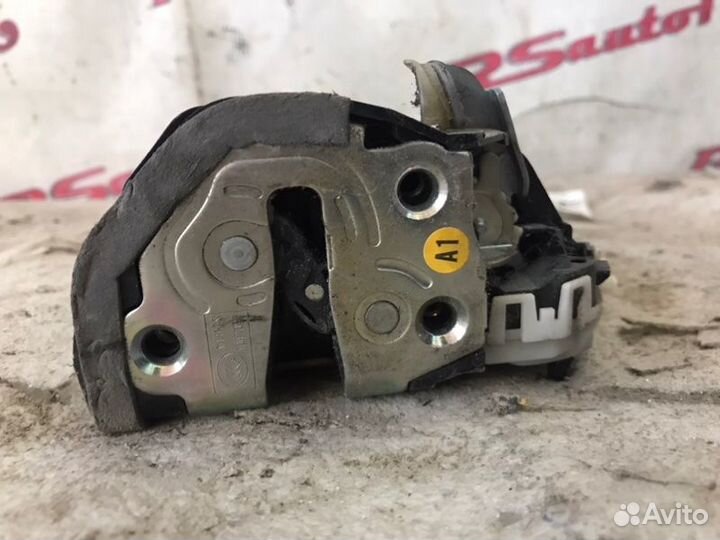 Замок двери задний правый Honda Cr-V 4