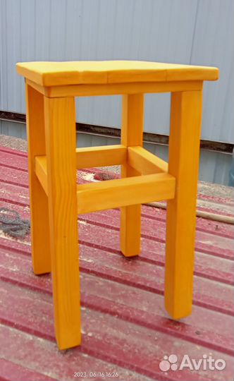 Табуретки деревянные