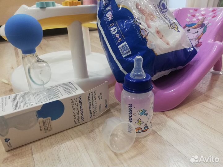 Стульчик для купания, молокоотсос, бутылочка