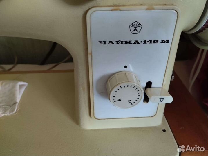 Швейная машина Чайка 142м