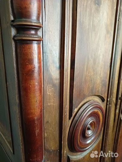 Шкаф платяной старинный