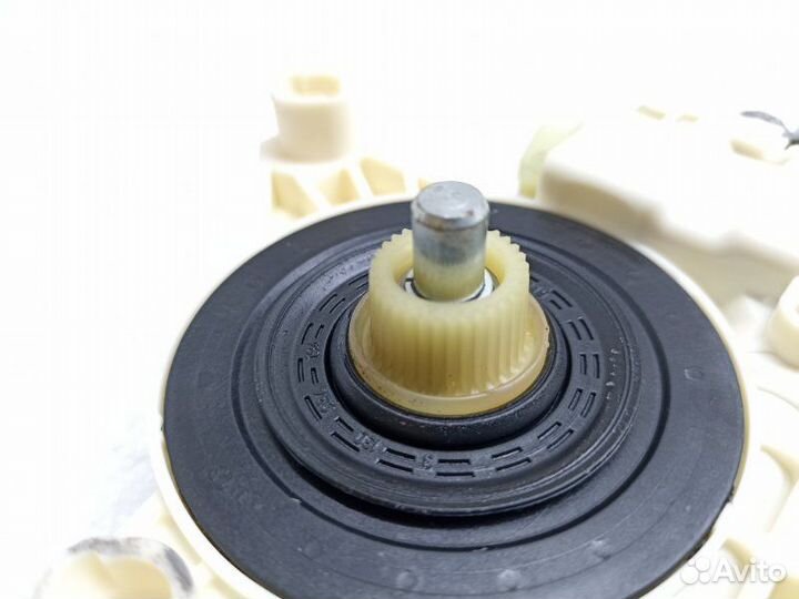 Моторчик стеклоподъемника задний правый