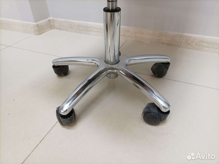 Стул мастера маникюра педикюра