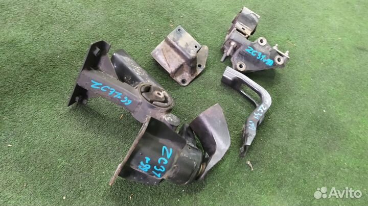 Подушки двс Комплектом Suzuki Swift ZC31S M16A