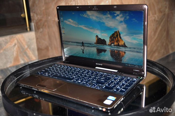 Классный ноутбук Sony vpceb1S1R на i5