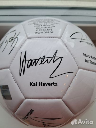 Мяч с автогрофами членов сборной Германии