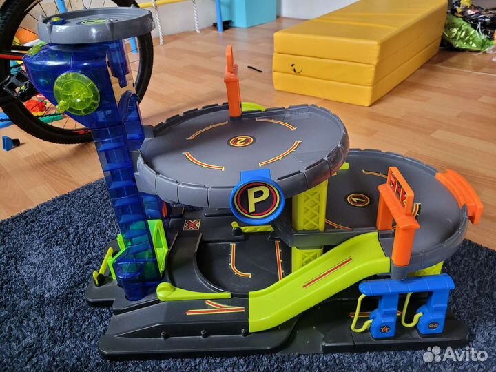 Парковка для машинок с лифтом elc