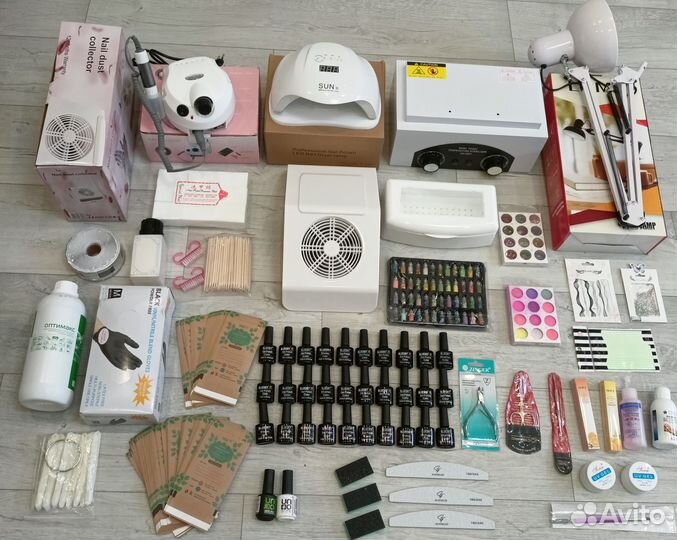 Маникюрный набор с аппаратом, лампой, сухожаром