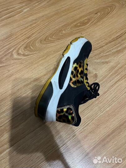 Кроссовки женские