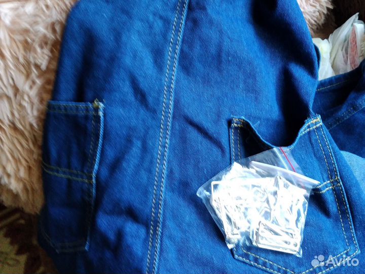Продам джинсовый комбинезон