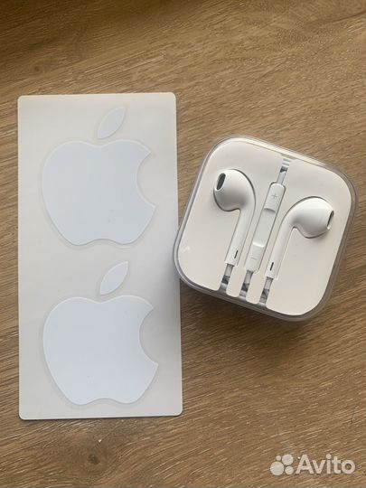 Apple EarPods (3.5mm Headphone Plug)