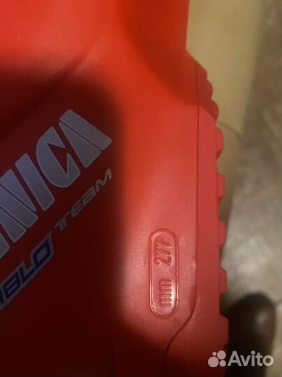 Ботинки детские, также шлем в подарок отдам