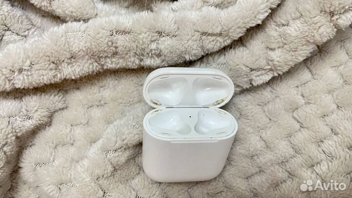 Наушники и Кейс для airpods