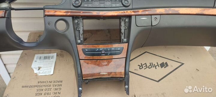 Mercedes W 211 торпеда салон