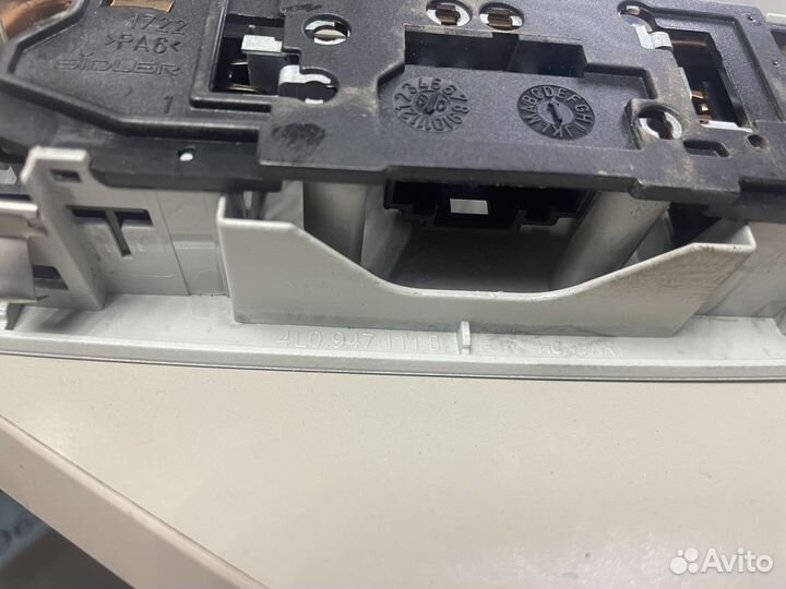 Плафон освещения салона Ауди Ку7 А6 С6