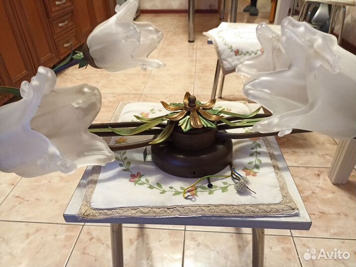 Продается люстра