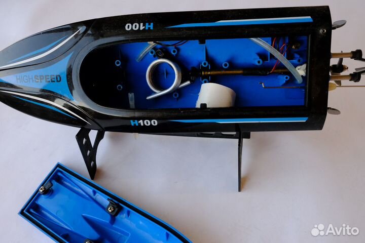 Радиоуправляемая лодка