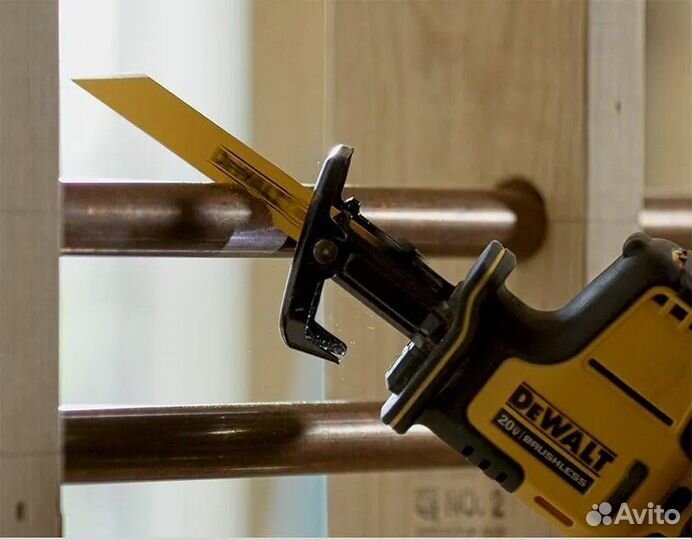 Dewalt DCS369 Сабельная пила