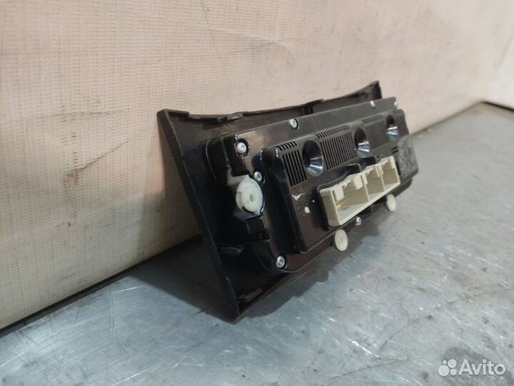 Блок управления климат-контролем Volkswagen Passat