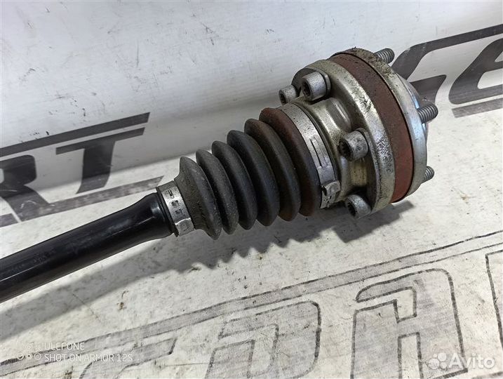 Вал приводной передний правый Volkswagen Passat B8