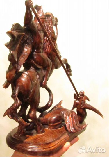 Деревянная скульптура Георгий победоносец