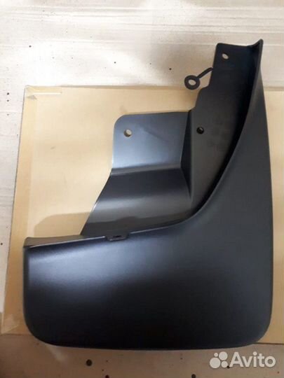 Правый передний брызговик на Джип Гранд Черокки