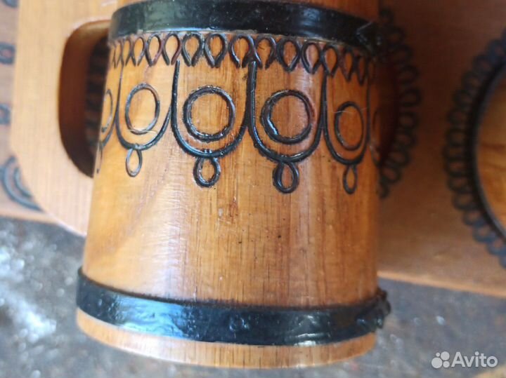 Бочонок деревянный с кружками и подставкой