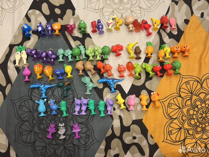 Смурфики, домино, прилипал наклейки маша и медведь