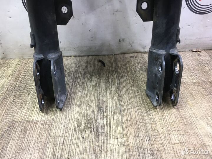 Амортизаторы Toyota Isis I рестайлинг (2009—2018)